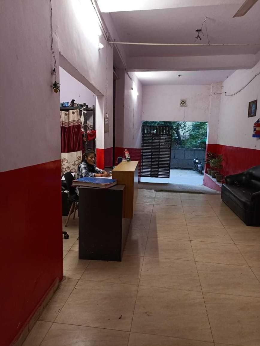 Hotel O Kl Khari Near Ashoka Park Mein Metro Neu-Delhi Exterior foto